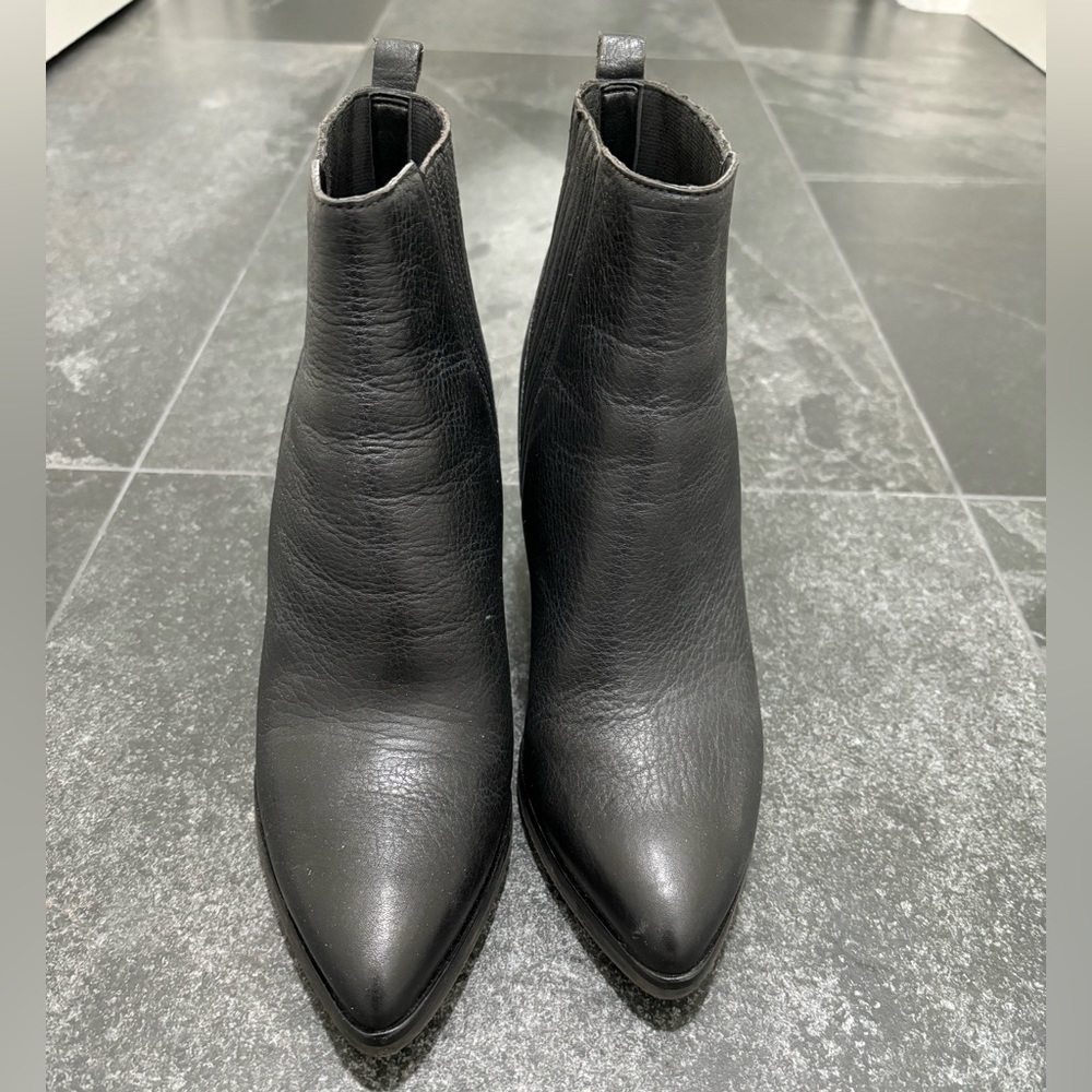HP 🎉 Marc Fisher Heeled Boots